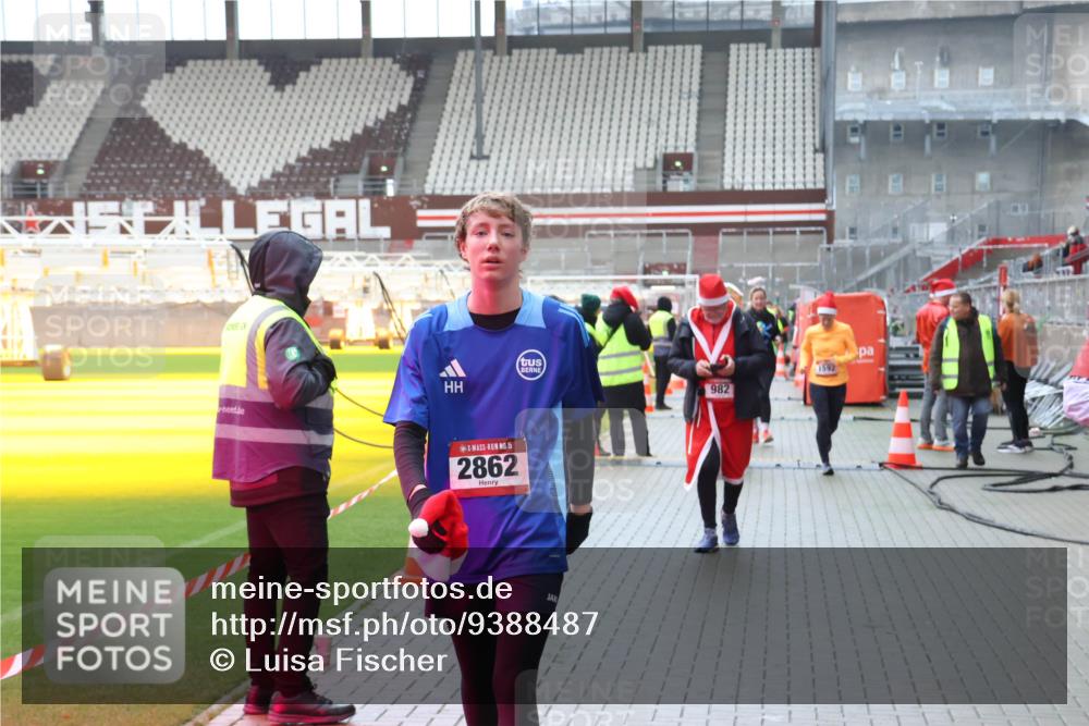 07.12.2025 - St. Pauli X-Mass-Run No. 15 Luisa Fischer http://msf.ph/oto/9388487 07.12.2025 11:53:18 Ziel 15, 2862, 1592, 982, 104, 613, 618, 620, 982, 1238, 1239, 1289, 1290, 1467, 1592, 1803, 2685, 2735, 2862, 2966, 3006, 3355, 3356, 3749, 3750, 3886, 4612 meine-sportfotos.de