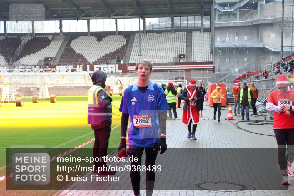 07.12.2025 - St. Pauli X-Mass-Run No. 15 Luisa Fischer http://msf.ph/oto/9388489 07.12.2025 11:53:19 Ziel 06, 3, 982, 2862, 1592, 3886, 104, 613, 618, 982, 1238, 1239, 1289, 1290, 1467, 1592, 1803, 2685, 2735, 2862, 2966, 3006, 3355, 3356, 3749, 3750, 3886, 4612 meine-sportfotos.de
