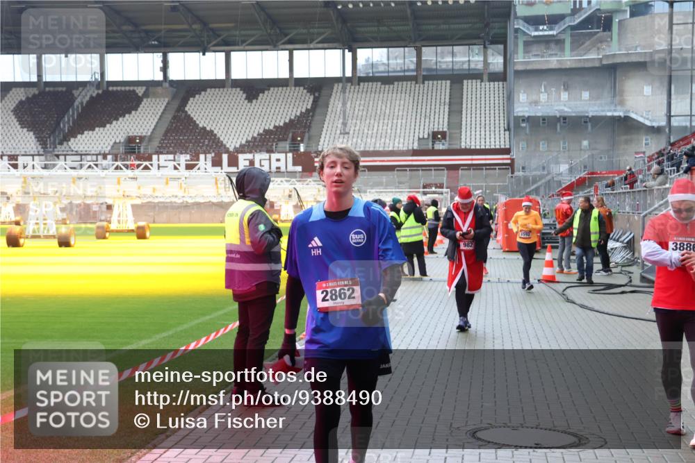 07.12.2025 - St. Pauli X-Mass-Run No. 15 Luisa Fischer http://msf.ph/oto/9388490 07.12.2025 11:53:19 Ziel 982, 1592, 3886, 5, 2862, 104, 613, 618, 982, 1238, 1239, 1289, 1290, 1467, 1592, 1803, 2685, 2735, 2862, 2966, 3006, 3355, 3356, 3749, 3750, 3886, 4612 meine-sportfotos.de
