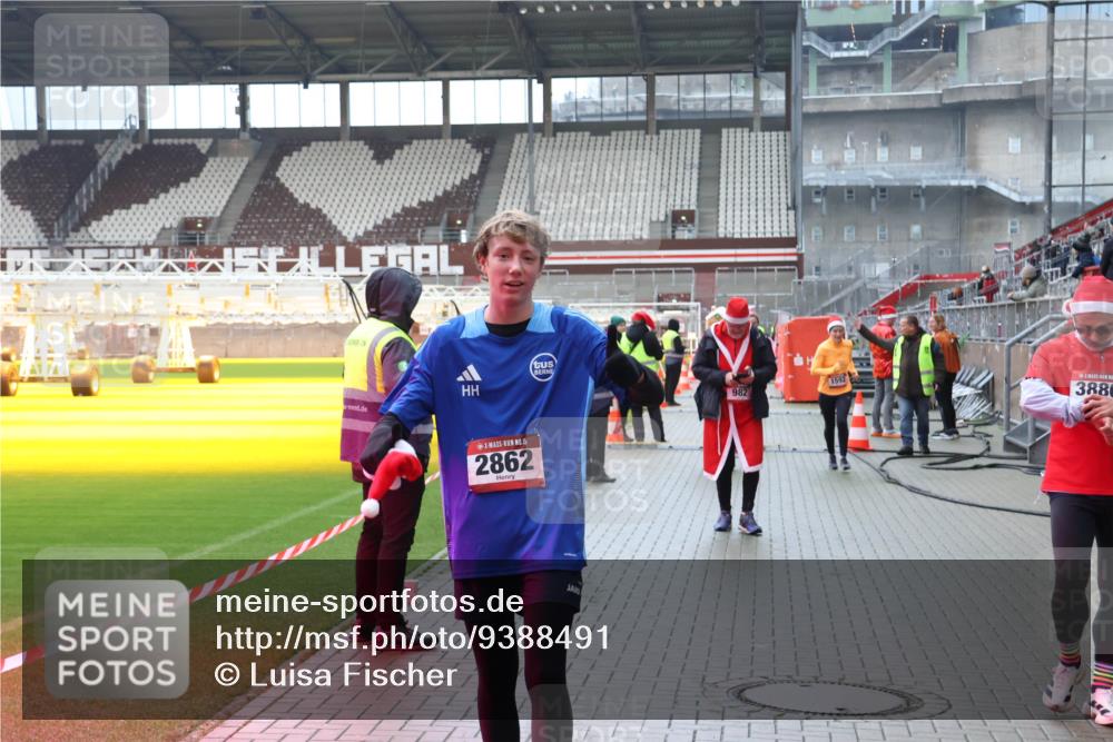 07.12.2025 - St. Pauli X-Mass-Run No. 15 Luisa Fischer http://msf.ph/oto/9388491 07.12.2025 11:53:19 Ziel 7, 15, 2862, 1592, 982, 388, 104, 613, 618, 982, 1238, 1239, 1289, 1290, 1467, 1592, 1803, 2685, 2735, 2862, 2966, 3006, 3355, 3356, 3749, 3750, 3886, 4612 meine-sportfotos.de