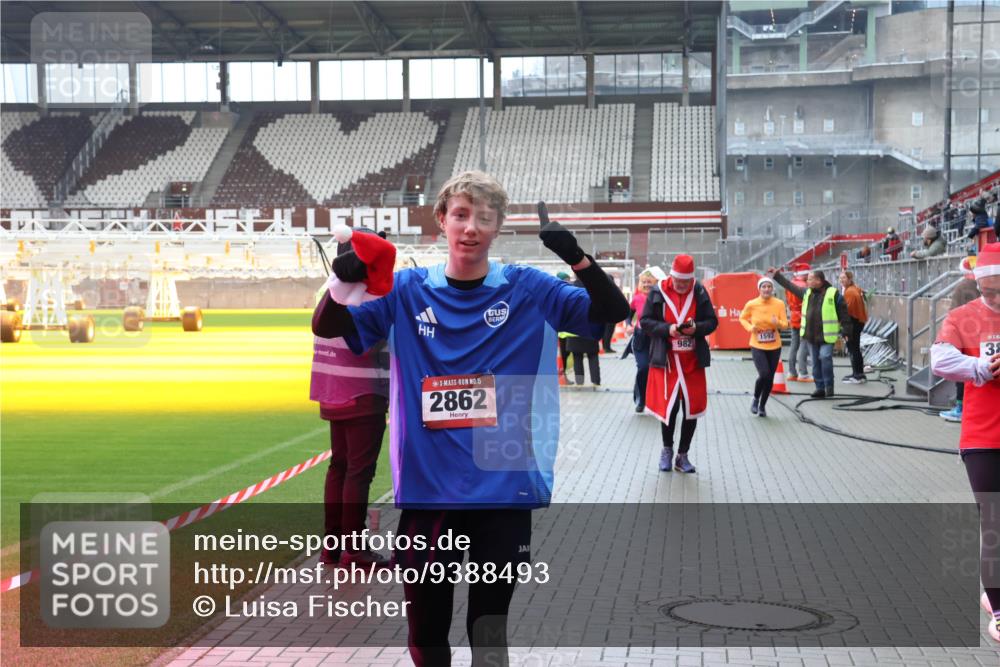 07.12.2025 - St. Pauli X-Mass-Run No. 15 Luisa Fischer http://msf.ph/oto/9388493 07.12.2025 11:53:20 Ziel 15, 2862, 982, 1592, 38, 104, 524, 613, 618, 982, 1238, 1239, 1289, 1290, 1467, 1592, 1803, 2685, 2735, 2862, 2966, 3006, 3355, 3356, 3749, 3750, 3886, 4612 meine-sportfotos.de