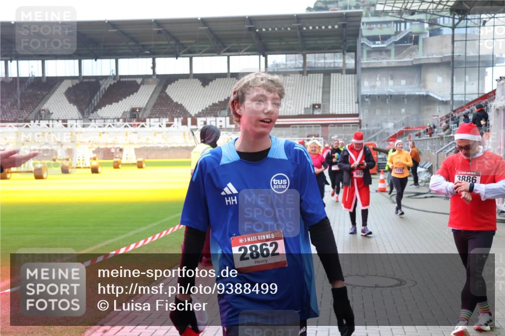 07.12.2025 - St. Pauli X-Mass-Run No. 15 Luisa Fischer http://msf.ph/oto/9388499 07.12.2025 11:53:21 Ziel 982, 1992, 3886, 15, 2862, 2, 104, 524, 618, 982, 1238, 1239, 1289, 1290, 1467, 1592, 1803, 2685, 2735, 2862, 2966, 3006, 3355, 3356, 3749, 3750, 3886, 4612 meine-sportfotos.de