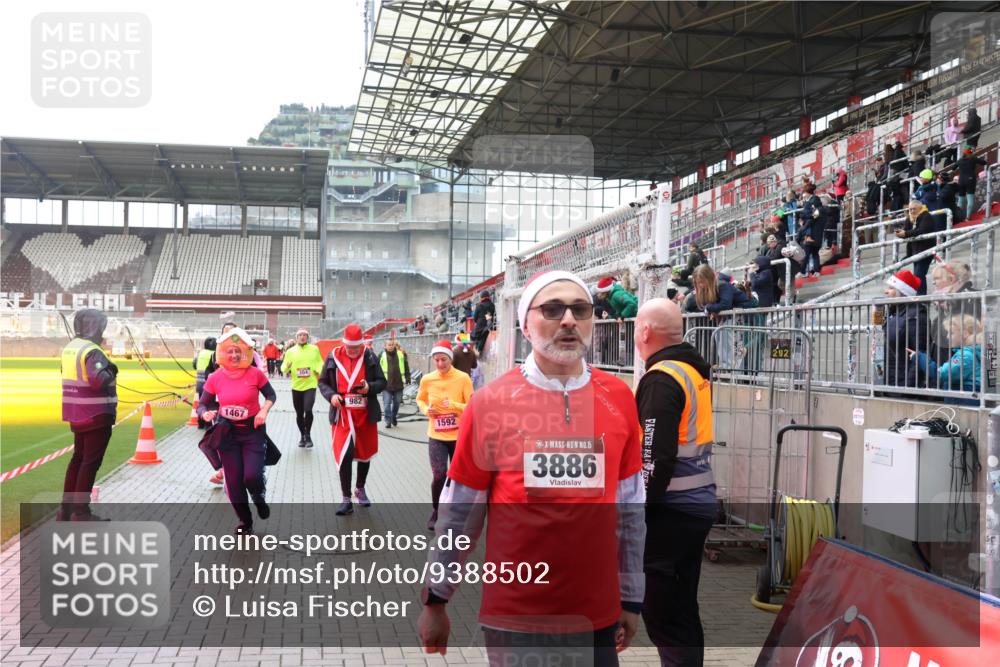 07.12.2025 - St. Pauli X-Mass-Run No. 15 Luisa Fischer http://msf.ph/oto/9388502 07.12.2025 11:53:24 Ziel 1467, 104, 982, 1592, 15, 3886, 9, 104, 524, 982, 1238, 1239, 1289, 1290, 1467, 1592, 1803, 2685, 2735, 2862, 2966, 3006, 3355, 3356, 3749, 3750, 4248, 4612 meine-sportfotos.de