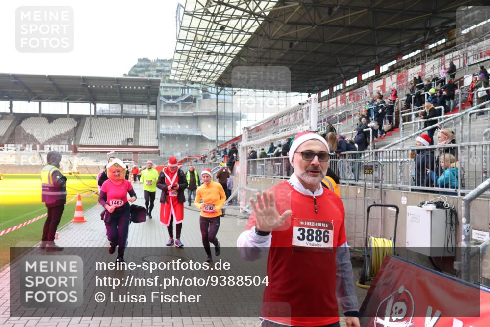 07.12.2025 - St. Pauli X-Mass-Run No. 15 Luisa Fischer http://msf.ph/oto/9388504 07.12.2025 11:53:25 Ziel 1467, 982, 1592, 5, 3886, 104, 524, 982, 1238, 1239, 1289, 1290, 1467, 1592, 1803, 2685, 2735, 2862, 2966, 3006, 3355, 3356, 3749, 3750, 4248, 4612 meine-sportfotos.de