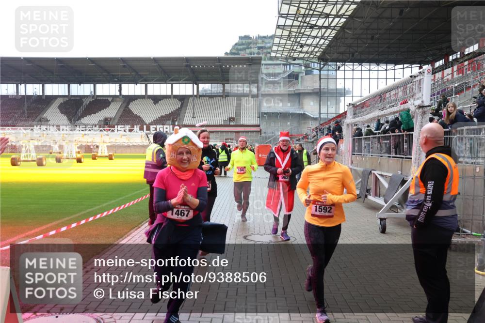 07.12.2025 - St. Pauli X-Mass-Run No. 15 Luisa Fischer http://msf.ph/oto/9388506 07.12.2025 11:53:26 Ziel 1467, 104, 2, 982, 1592, 104, 524, 982, 1238, 1239, 1289, 1290, 1467, 1592, 1803, 2685, 2735, 2862, 2966, 3006, 3355, 3356, 3749, 3750, 4248, 4612 meine-sportfotos.de