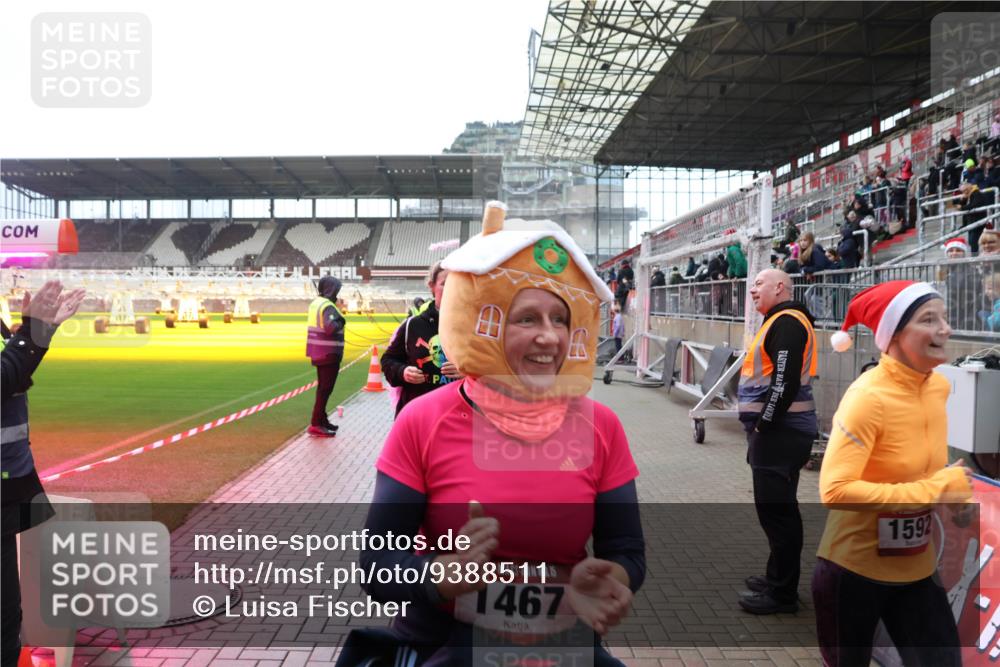 07.12.2025 - St. Pauli X-Mass-Run No. 15 Luisa Fischer http://msf.ph/oto/9388511 07.12.2025 11:53:27 Ziel 467, 1592, 104, 524, 982, 1238, 1239, 1289, 1290, 1467, 1592, 1803, 2685, 2735, 2862, 2966, 3006, 3355, 3356, 3749, 3750, 4248, 4612 meine-sportfotos.de