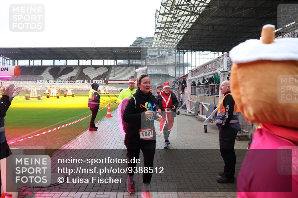 07.12.2025 - St. Pauli X-Mass-Run No. 15 Luisa Fischer http://msf.ph/oto/9388512 07.12.2025 11:53:27 Ziel 982, 1803, 104, 524, 982, 1238, 1239, 1289, 1290, 1467, 1592, 1803, 2685, 2735, 2862, 2966, 3006, 3355, 3356, 3749, 3750, 4248, 4612 meine-sportfotos.de