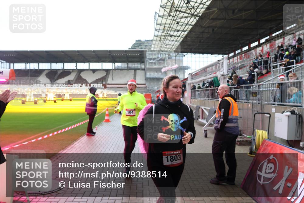 07.12.2025 - St. Pauli X-Mass-Run No. 15 Luisa Fischer http://msf.ph/oto/9388514 07.12.2025 11:53:28 Ziel 104, 1803, 104, 524, 982, 1238, 1239, 1289, 1290, 1467, 1592, 1803, 2685, 2735, 2862, 2966, 3006, 3355, 3356, 3749, 3750, 4248, 4612 meine-sportfotos.de