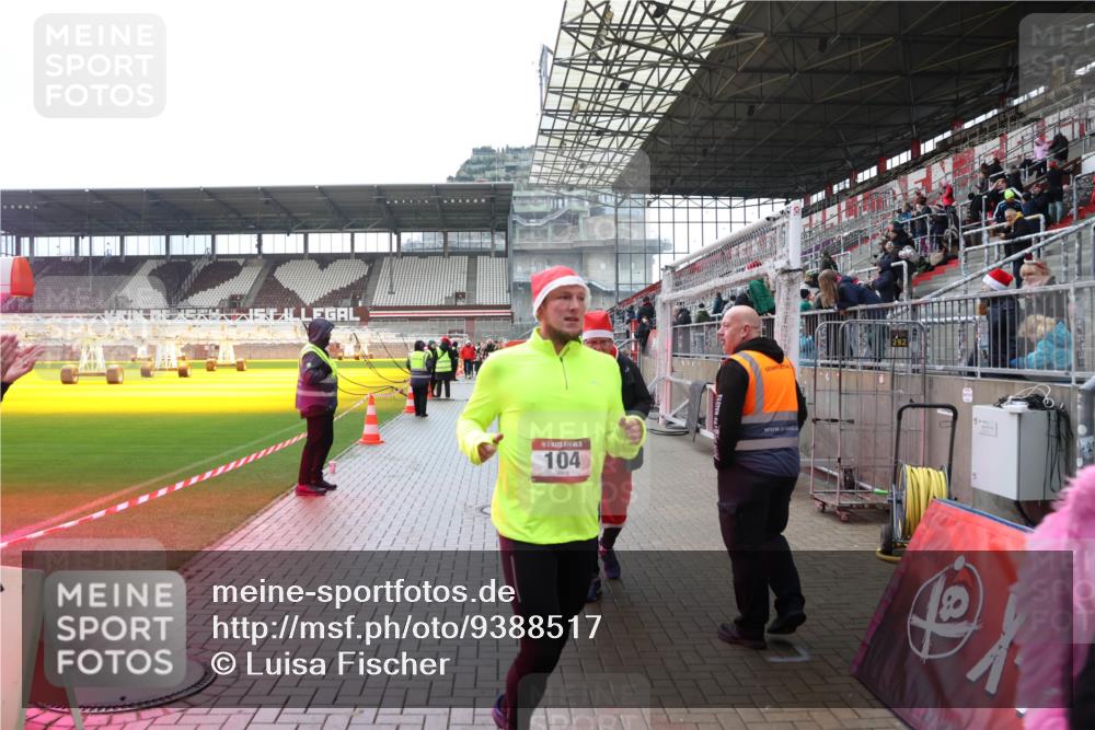 07.12.2025 - St. Pauli X-Mass-Run No. 15 Luisa Fischer http://msf.ph/oto/9388517 07.12.2025 11:53:28 Ziel 104, 104, 524, 982, 1238, 1239, 1289, 1290, 1467, 1592, 1803, 2685, 2735, 2862, 2966, 3006, 3355, 3356, 3749, 3750, 4248, 4612 meine-sportfotos.de