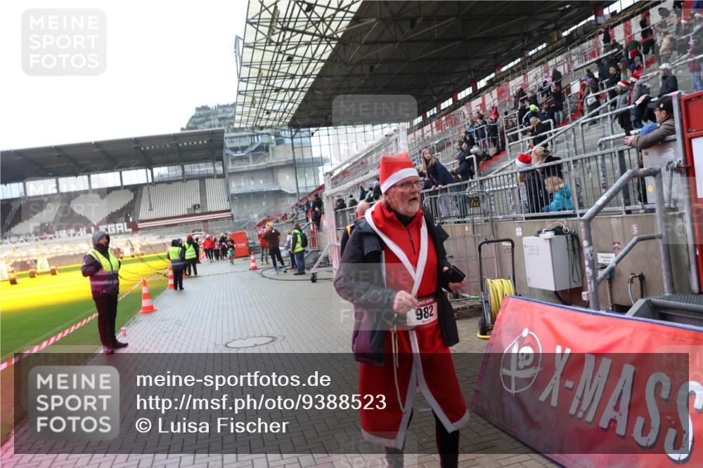 07.12.2025 - St. Pauli X-Mass-Run No. 15 Luisa Fischer http://msf.ph/oto/9388523 07.12.2025 11:53:30 Ziel 982, 104, 524, 982, 1238, 1239, 1289, 1290, 1467, 1592, 1803, 2685, 2735, 2862, 2966, 3006, 3355, 3356, 3749, 3750, 4248, 4612 meine-sportfotos.de