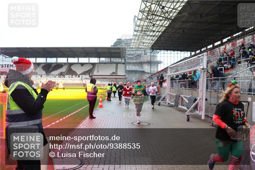 07.12.2025 - St. Pauli X-Mass-Run No. 15 Luisa Fischer http://msf.ph/oto/9388535 07.12.2025 11:53:43 Ziel 3356, 3355, 104, 524, 1238, 1239, 1289, 1290, 1467, 1592, 1803, 2685, 2735, 2966, 3006, 3355, 3356, 3749, 3750, 4248 meine-sportfotos.de