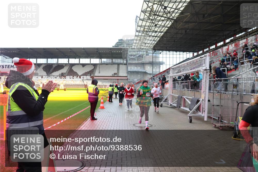 07.12.2025 - St. Pauli X-Mass-Run No. 15 Luisa Fischer http://msf.ph/oto/9388536 07.12.2025 11:53:43 Ziel 292, 3356, 104, 524, 1238, 1239, 1289, 1290, 1467, 1592, 1803, 2685, 2735, 2966, 3006, 3355, 3356, 3749, 3750, 4248 meine-sportfotos.de