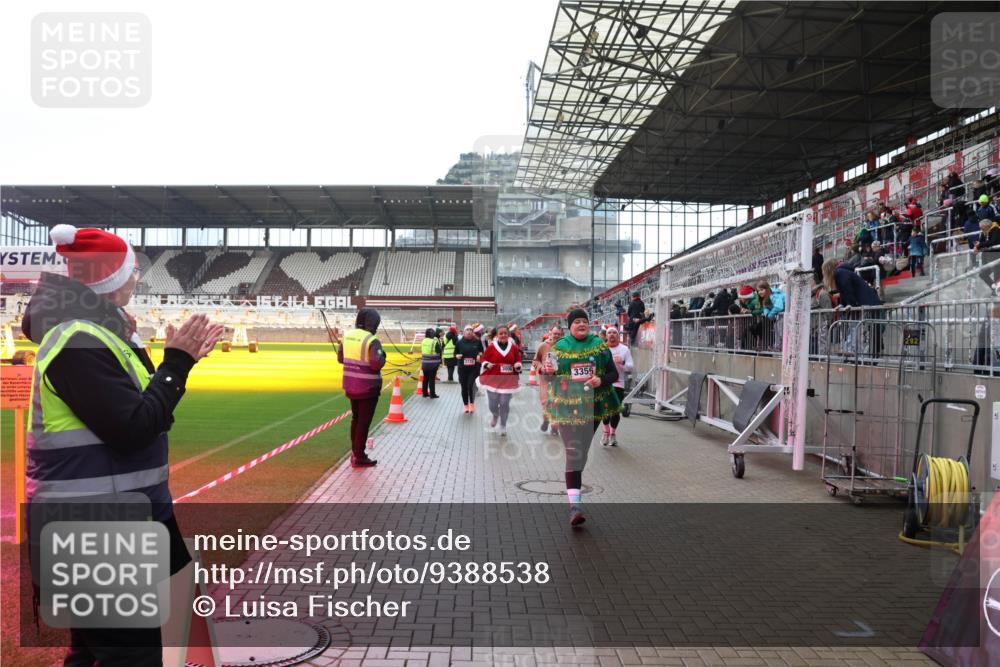 07.12.2025 - St. Pauli X-Mass-Run No. 15 Luisa Fischer http://msf.ph/oto/9388538 07.12.2025 11:53:43 Ziel 2735, 300, 3355, 104, 524, 1238, 1239, 1289, 1290, 1467, 1592, 1803, 2685, 2735, 2966, 3006, 3355, 3356, 3749, 3750, 4248 meine-sportfotos.de