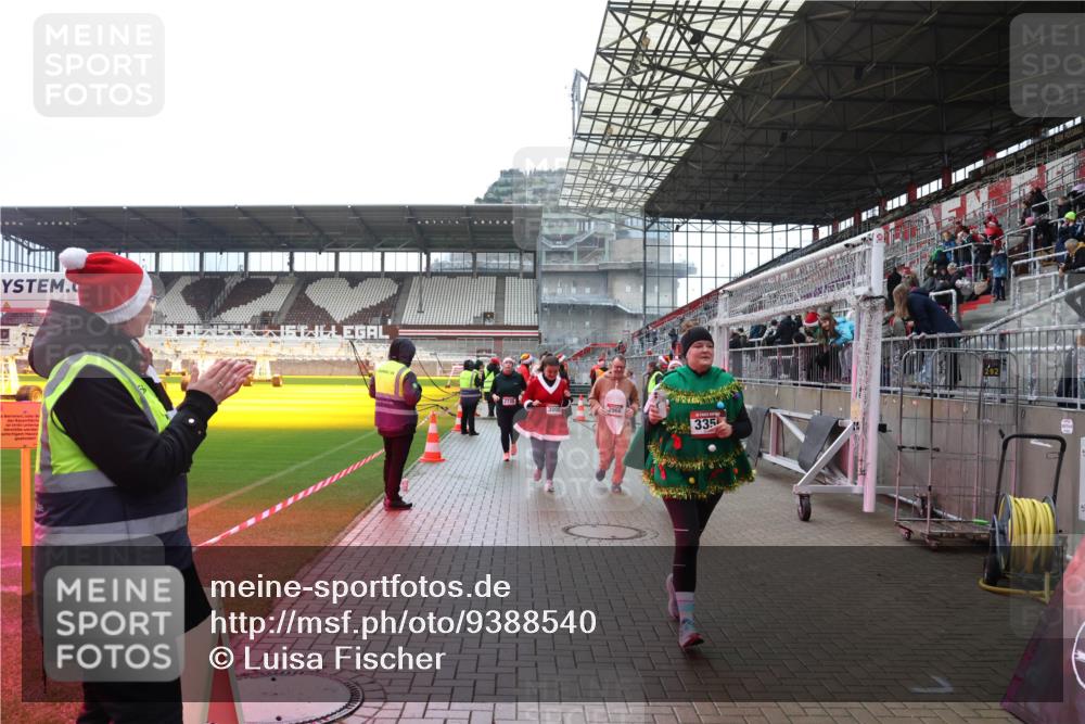 07.12.2025 - St. Pauli X-Mass-Run No. 15 Luisa Fischer http://msf.ph/oto/9388540 07.12.2025 11:53:44 Ziel 3006, 335, 104, 524, 1238, 1239, 1289, 1290, 1467, 1592, 1803, 2685, 2735, 2966, 3006, 3355, 3356, 3749, 3750, 4248 meine-sportfotos.de