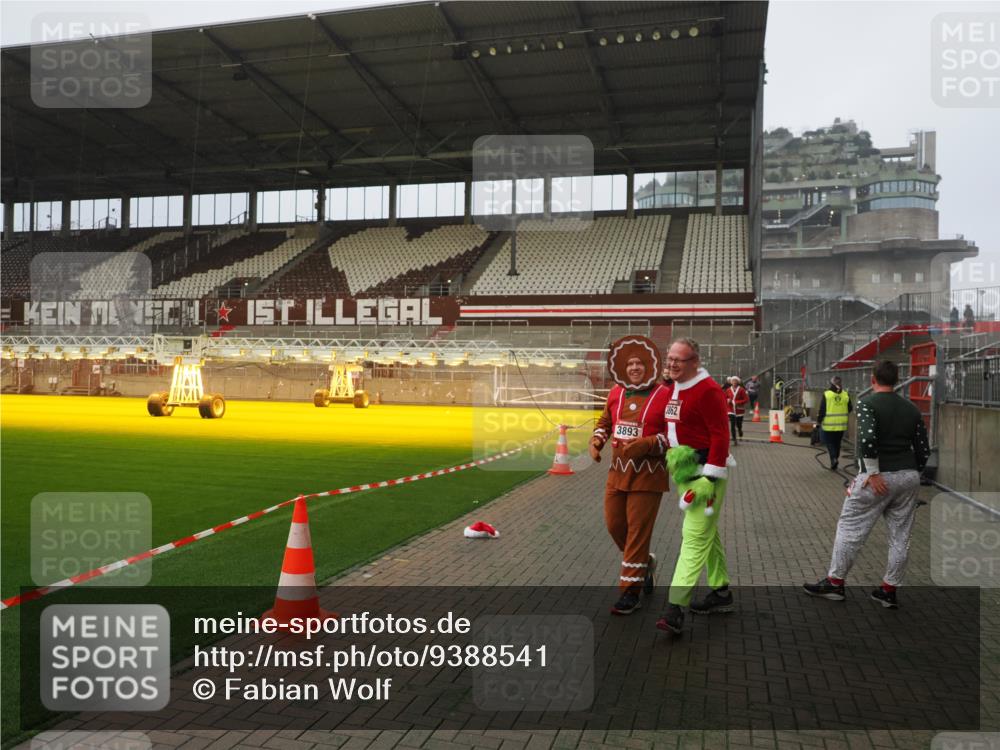 07.12.2025 - St. Pauli X-Mass-Run No. 15 Fabian Wolf http://msf.ph/oto/9388541 07.12.2025 10:20:00 Ziel 1364, 1903, 2238, 2751, 3846, 3871, 3893 meine-sportfotos.de