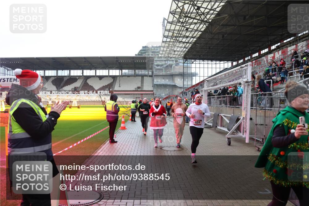 07.12.2025 - St. Pauli X-Mass-Run No. 15 Luisa Fischer http://msf.ph/oto/9388545 07.12.2025 11:53:45 Ziel 2735, 2966, 3006, 524, 104, 524, 1238, 1239, 1289, 1290, 1467, 1592, 1803, 2685, 2735, 2966, 3006, 3355, 3356, 3749, 3750, 4248 meine-sportfotos.de