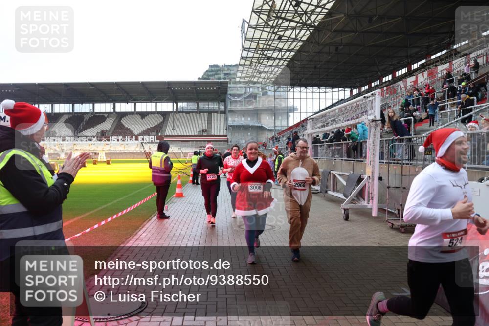 07.12.2025 - St. Pauli X-Mass-Run No. 15 Luisa Fischer http://msf.ph/oto/9388550 07.12.2025 11:53:46 Ziel 2735, 3006, 2966, 524, 104, 524, 1238, 1239, 1289, 1290, 1467, 1592, 1803, 2685, 2735, 2966, 3006, 3355, 3356, 3749, 3750, 4248 meine-sportfotos.de