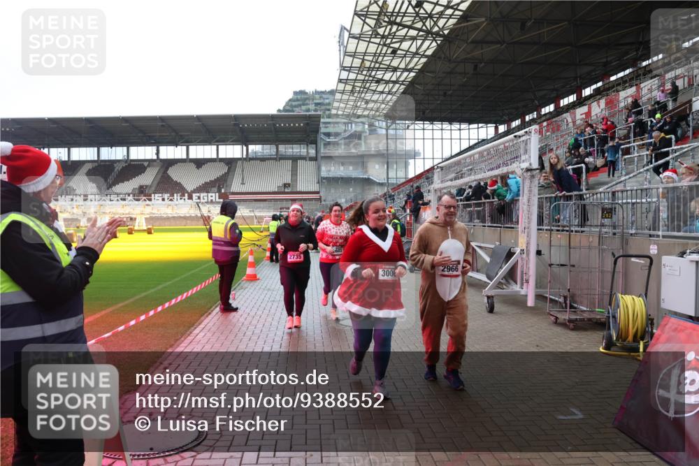 07.12.2025 - St. Pauli X-Mass-Run No. 15 Luisa Fischer http://msf.ph/oto/9388552 07.12.2025 11:53:47 Ziel 5, 2735, 3006, 2966, 104, 524, 1238, 1239, 1289, 1290, 1467, 1592, 1803, 2685, 2735, 2966, 3006, 3355, 3356, 3749, 3750, 4248 meine-sportfotos.de