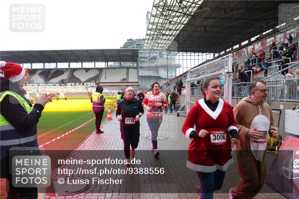 07.12.2025 - St. Pauli X-Mass-Run No. 15 Luisa Fischer http://msf.ph/oto/9388556 07.12.2025 11:53:48 Ziel 2735, 2685, 3006, 66, 104, 524, 1238, 1239, 1289, 1290, 1467, 1592, 1803, 2685, 2735, 2966, 3006, 3355, 3356, 3749, 3750, 4248 meine-sportfotos.de