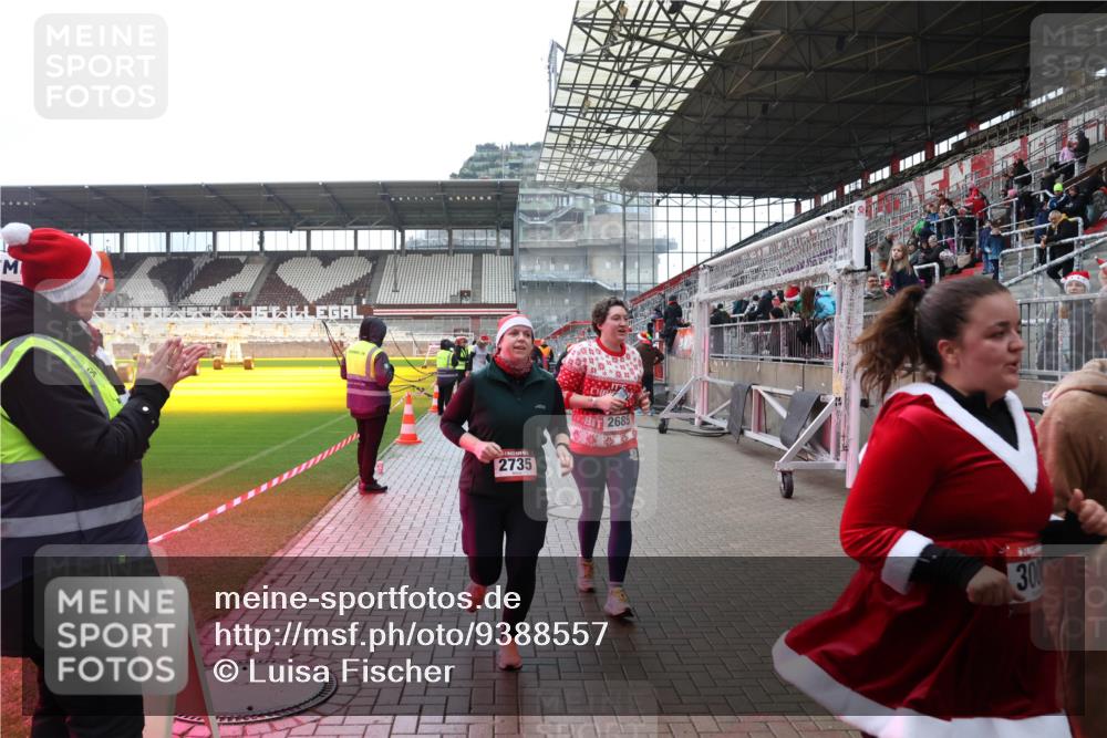 07.12.2025 - St. Pauli X-Mass-Run No. 15 Luisa Fischer http://msf.ph/oto/9388557 07.12.2025 11:53:48 Ziel 2735, 2685, 300, 104, 524, 1238, 1239, 1289, 1290, 1467, 1592, 1803, 2685, 2735, 2966, 3006, 3355, 3356, 3749, 3750, 4248 meine-sportfotos.de