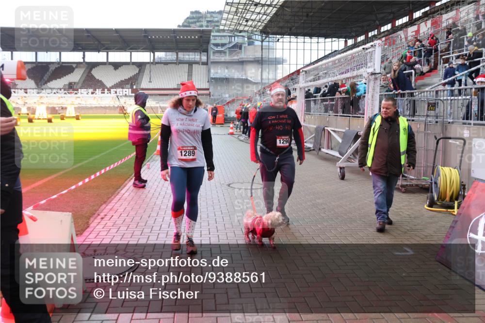07.12.2025 - St. Pauli X-Mass-Run No. 15 Luisa Fischer http://msf.ph/oto/9388561 07.12.2025 11:54:01 Ziel 1290, 1289, 104, 287, 524, 1238, 1239, 1289, 1290, 2685, 2735, 2966, 3249, 3355, 3356, 3507, 3510, 4248 meine-sportfotos.de
