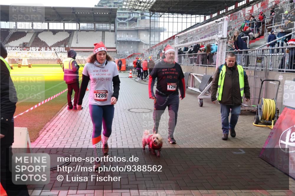 07.12.2025 - St. Pauli X-Mass-Run No. 15 Luisa Fischer http://msf.ph/oto/9388562 07.12.2025 11:54:01 Ziel 10, 1290, 1289, 104, 287, 524, 1238, 1239, 1289, 1290, 2685, 2735, 2966, 3249, 3355, 3356, 3507, 3510, 4248 meine-sportfotos.de