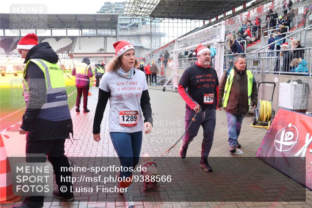 07.12.2025 - St. Pauli X-Mass-Run No. 15 Luisa Fischer http://msf.ph/oto/9388566 07.12.2025 11:54:02 Ziel 1290, 1289, 292, 283, 287, 524, 1238, 1239, 1289, 1290, 2685, 2735, 3249, 3355, 3356, 3507, 3510, 4248 meine-sportfotos.de