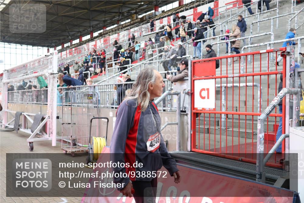 07.12.2025 - St. Pauli X-Mass-Run No. 15 Luisa Fischer http://msf.ph/oto/9388572 07.12.2025 11:54:41 Ziel 4, 4248, 1, 283, 287, 2229, 2625, 2626, 2629, 2759, 2775, 2778, 2782, 2783, 2963, 2970, 3031, 3247, 3249, 3418, 3446, 3507, 3510, 3989 meine-sportfotos.de