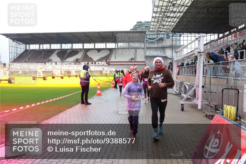 07.12.2025 - St. Pauli X-Mass-Run No. 15 Luisa Fischer http://msf.ph/oto/9388577 07.12.2025 11:54:44 Ziel 2629, 48, 374, 283, 287, 1331, 1784, 2229, 2625, 2626, 2629, 2759, 2775, 2778, 2782, 2783, 2963, 2970, 3031, 3247, 3249, 3418, 3446, 3507, 3510, 3989 meine-sportfotos.de