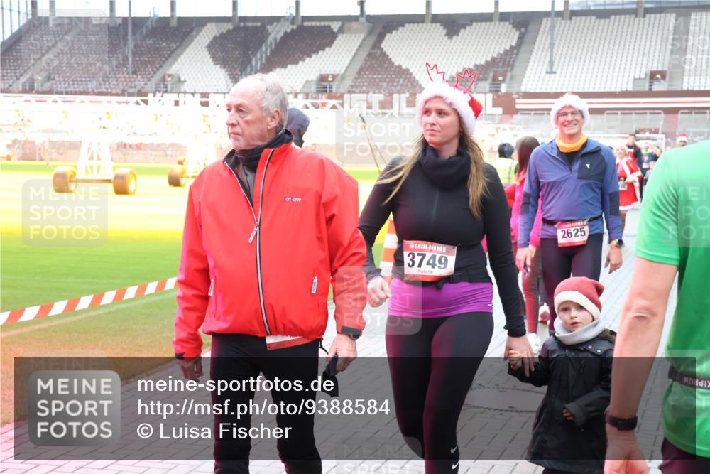 07.12.2025 - St. Pauli X-Mass-Run No. 15 Luisa Fischer http://msf.ph/oto/9388584 07.12.2025 11:54:48 Ziel 15, 3749, 2625, 283, 333, 1331, 1784, 2229, 2625, 2626, 2629, 2759, 2775, 2778, 2782, 2783, 2963, 2970, 3031, 3247, 3418, 3446, 3989 meine-sportfotos.de