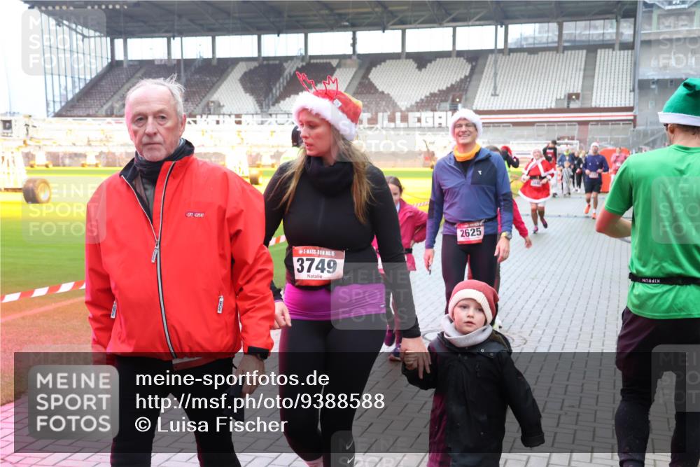 07.12.2025 - St. Pauli X-Mass-Run No. 15 Luisa Fischer http://msf.ph/oto/9388588 07.12.2025 11:54:49 Ziel 15, 3749, 2625, 283, 333, 1331, 1784, 2229, 2625, 2626, 2629, 2759, 2775, 2778, 2782, 2783, 2963, 2970, 3031, 3247, 3418, 3446, 3989 meine-sportfotos.de