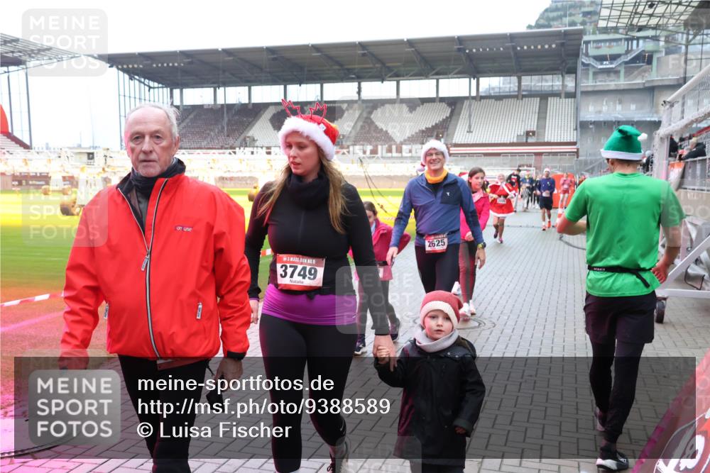 07.12.2025 - St. Pauli X-Mass-Run No. 15 Luisa Fischer http://msf.ph/oto/9388589 07.12.2025 11:54:49 Ziel 15, 3749, 2625, 283, 333, 1331, 1784, 2229, 2625, 2626, 2629, 2759, 2775, 2778, 2782, 2783, 2963, 2970, 3031, 3247, 3418, 3446, 3989 meine-sportfotos.de