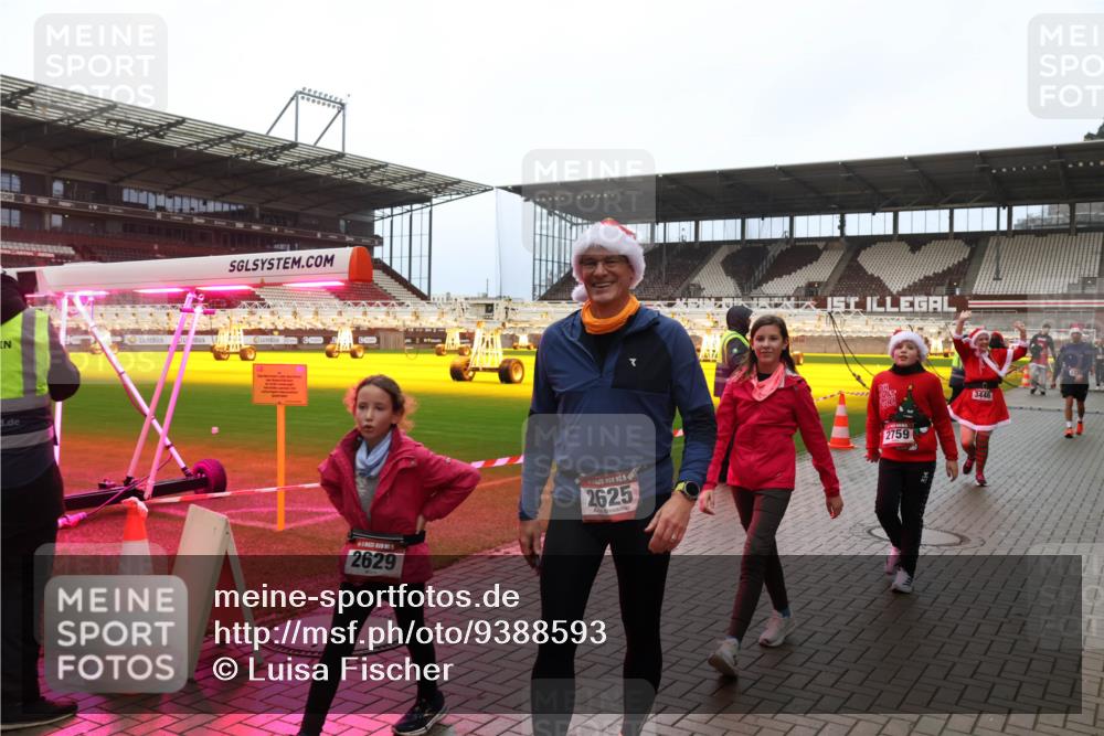 07.12.2025 - St. Pauli X-Mass-Run No. 15 Luisa Fischer http://msf.ph/oto/9388593 07.12.2025 11:54:52 Ziel 2629, 2625, 2759, 3446, 333, 1331, 1784, 2229, 2625, 2626, 2629, 2759, 2775, 2778, 2782, 2783, 2963, 2970, 3031, 3247, 3418, 3446, 3989 meine-sportfotos.de