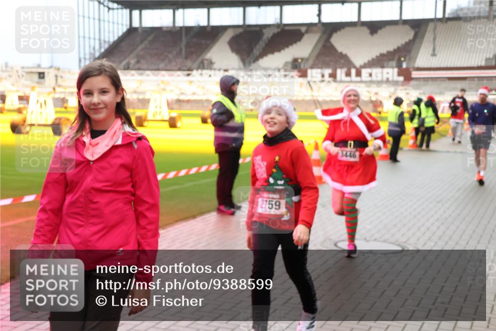 07.12.2025 - St. Pauli X-Mass-Run No. 15 Luisa Fischer http://msf.ph/oto/9388599 07.12.2025 11:54:53 Ziel 2759, 3446, 333, 1331, 1784, 2229, 2625, 2626, 2629, 2759, 2775, 2778, 2782, 2783, 2963, 2970, 3031, 3247, 3418, 3446, 3989 meine-sportfotos.de