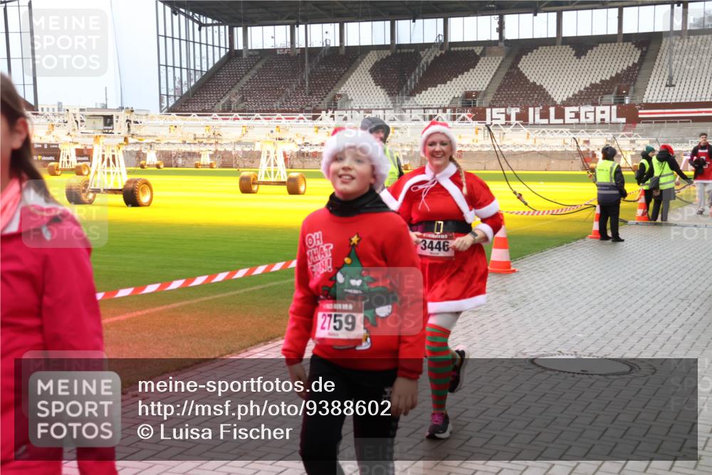 07.12.2025 - St. Pauli X-Mass-Run No. 15 Luisa Fischer http://msf.ph/oto/9388602 07.12.2025 11:54:54 Ziel 2759, 0, 3446, 333, 1331, 1784, 2229, 2625, 2626, 2629, 2759, 2775, 2778, 2782, 2783, 2963, 2970, 3031, 3247, 3418, 3446, 3989 meine-sportfotos.de