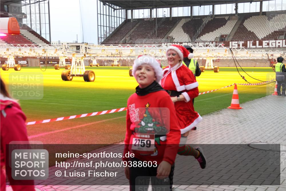07.12.2025 - St. Pauli X-Mass-Run No. 15 Luisa Fischer http://msf.ph/oto/9388603 07.12.2025 11:54:54 Ziel 2759, 333, 1331, 1784, 2229, 2625, 2626, 2629, 2759, 2775, 2778, 2782, 2783, 2963, 2970, 3031, 3247, 3418, 3446, 3989 meine-sportfotos.de