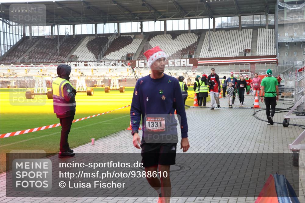07.12.2025 - St. Pauli X-Mass-Run No. 15 Luisa Fischer http://msf.ph/oto/9388610 07.12.2025 11:54:59 Ziel 15, 1331, 1784, 333, 1331, 1784, 2775, 2778, 2782, 2783, 2963, 2970, 3031, 3247, 3446, 3989 meine-sportfotos.de