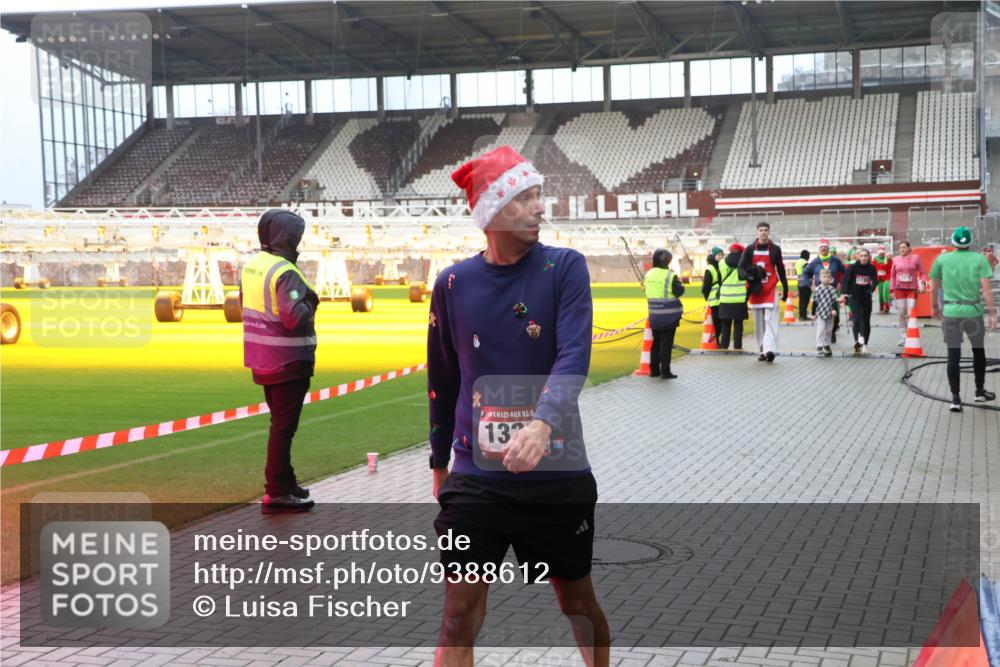 07.12.2025 - St. Pauli X-Mass-Run No. 15 Luisa Fischer http://msf.ph/oto/9388612 07.12.2025 11:55:00 Ziel 15, 132, 333, 1331, 1784, 2775, 2778, 2782, 2783, 2963, 2970, 3031, 3247, 3446, 3989 meine-sportfotos.de