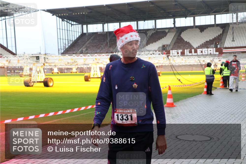 07.12.2025 - St. Pauli X-Mass-Run No. 15 Luisa Fischer http://msf.ph/oto/9388615 07.12.2025 11:55:00 Ziel 15, 1331, 1, 333, 1331, 1784, 2775, 2778, 2782, 2783, 2963, 2970, 3031, 3247, 3446, 3989 meine-sportfotos.de