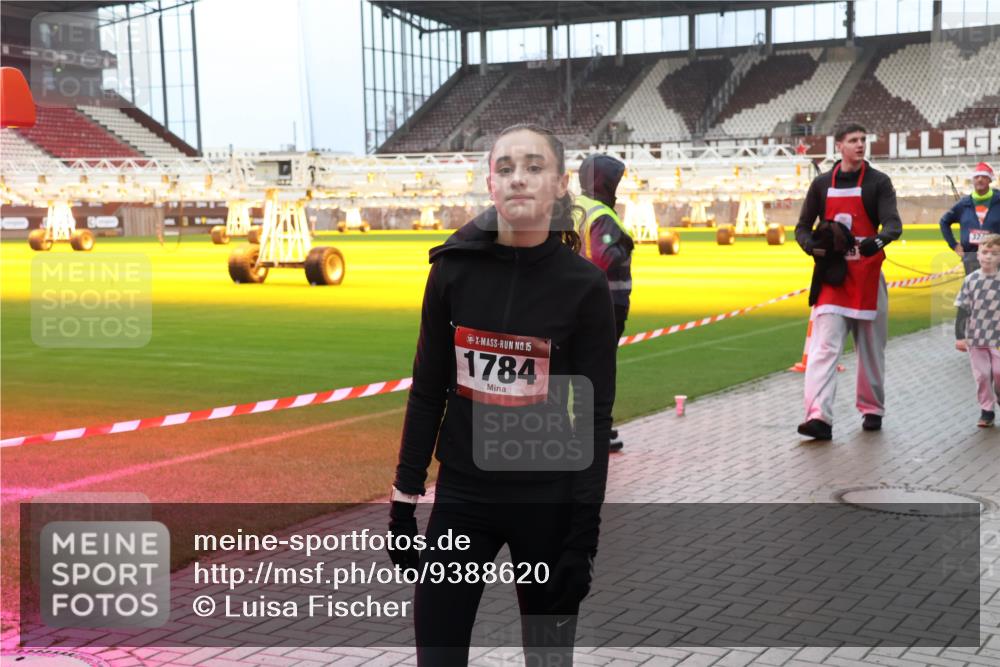 07.12.2025 - St. Pauli X-Mass-Run No. 15 Luisa Fischer http://msf.ph/oto/9388620 07.12.2025 11:55:11 Ziel 15, 1784, 333, 1331, 1784, 2775, 2778, 2782, 2783, 3446 meine-sportfotos.de