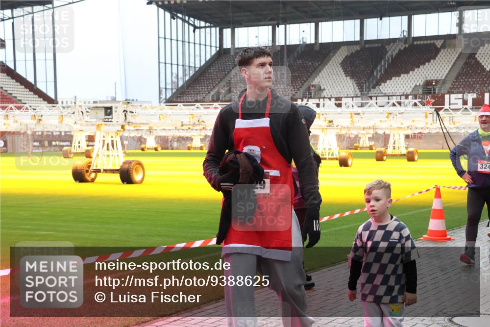 07.12.2025 - St. Pauli X-Mass-Run No. 15 Luisa Fischer http://msf.ph/oto/9388625 07.12.2025 11:55:15 Ziel 29, 324, 333, 1331, 1657, 1784, 2775, 2778, 2782, 2783, 3446 meine-sportfotos.de