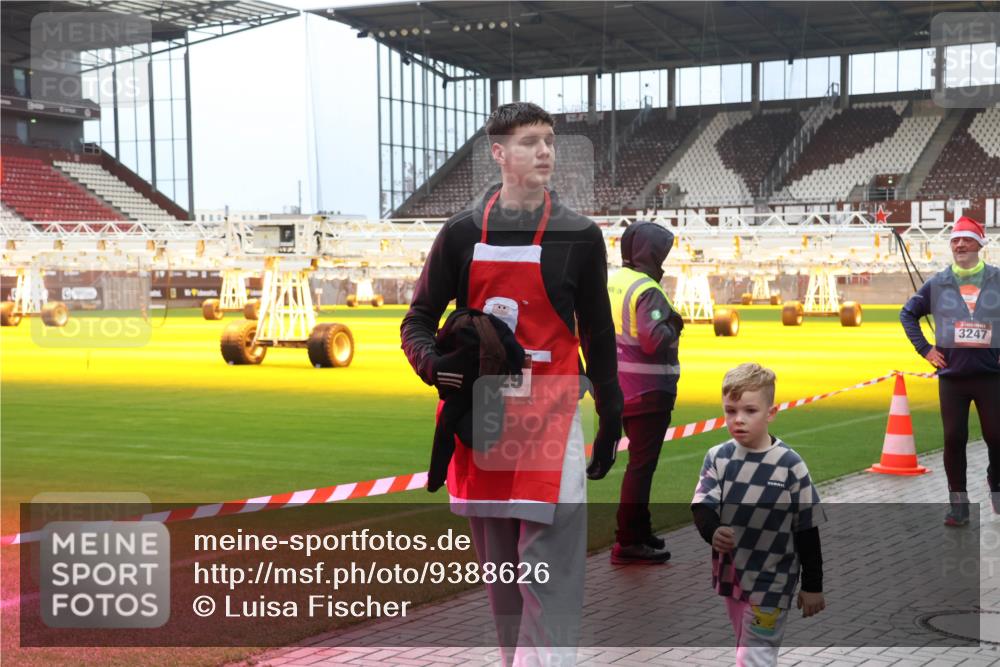 07.12.2025 - St. Pauli X-Mass-Run No. 15 Luisa Fischer http://msf.ph/oto/9388626 07.12.2025 11:55:16 Ziel 29, 3247, 333, 1331, 1657, 1784, 2775, 2778, 2782, 2783, 3446 meine-sportfotos.de