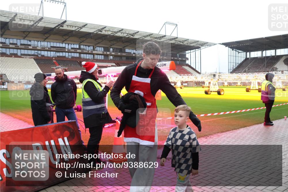 07.12.2025 - St. Pauli X-Mass-Run No. 15 Luisa Fischer http://msf.ph/oto/9388629 07.12.2025 11:55:18 Ziel 333, 1331, 1657, 1784, 2775, 2778, 2782, 2783, 3446 meine-sportfotos.de