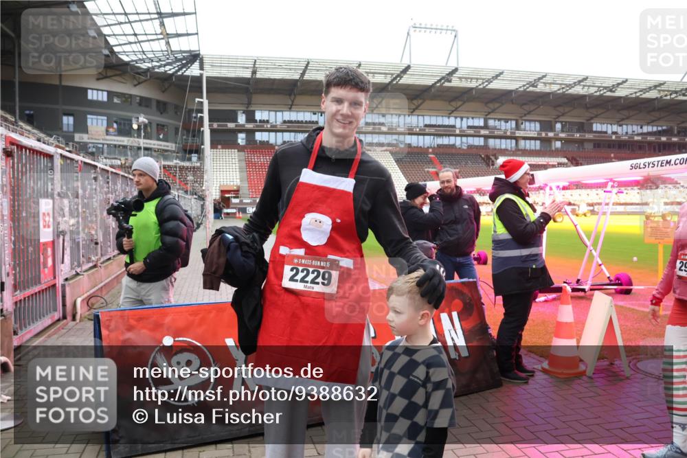 07.12.2025 - St. Pauli X-Mass-Run No. 15 Luisa Fischer http://msf.ph/oto/9388632 07.12.2025 11:55:22 Ziel 2, 15, 2229, 25, 333, 1331, 1657, 1784, 2775, 2778, 2782, 2783, 3991 meine-sportfotos.de