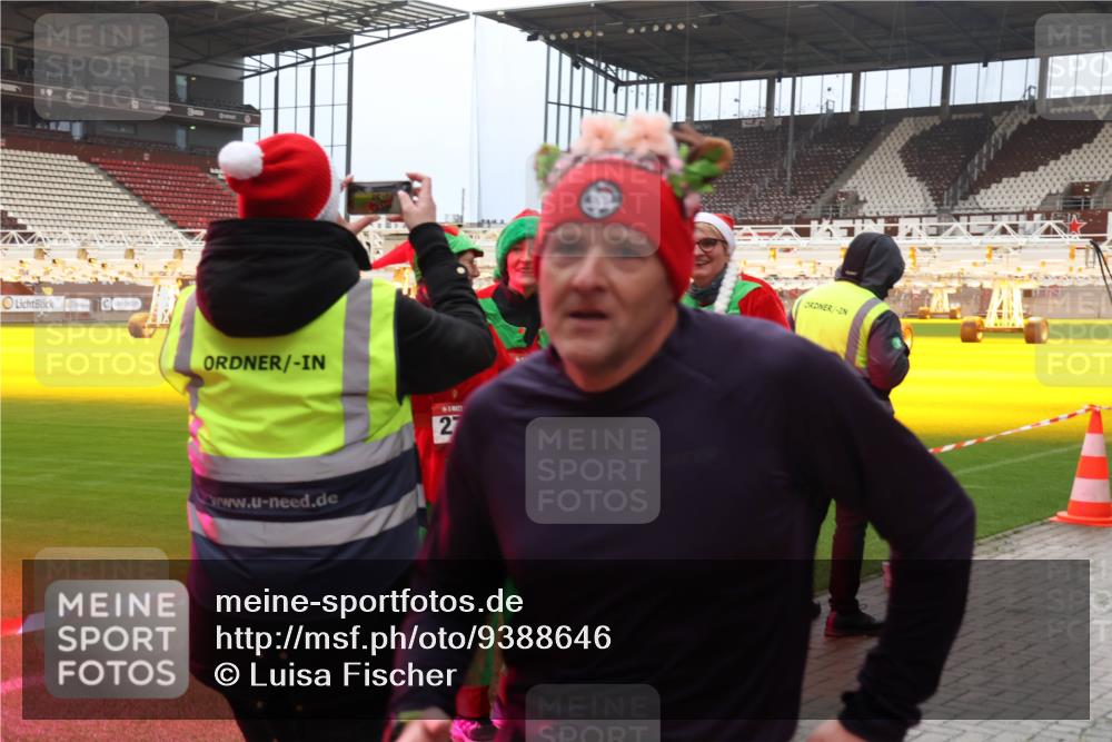 07.12.2025 - St. Pauli X-Mass-Run No. 15 Luisa Fischer http://msf.ph/oto/9388646 07.12.2025 11:55:36 Ziel 2, 1448, 1657, 1720, 1835, 2671, 3611, 3991 meine-sportfotos.de