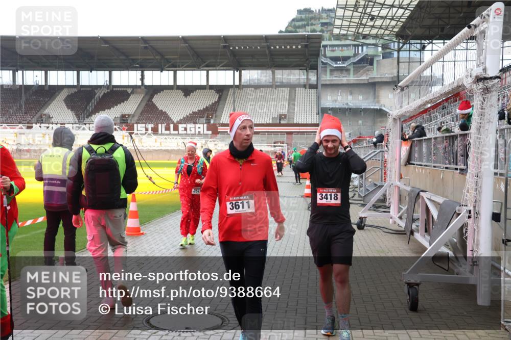 07.12.2025 - St. Pauli X-Mass-Run No. 15 Luisa Fischer http://msf.ph/oto/9388664 07.12.2025 11:55:49 Ziel 2671, 15, 3611, 3418, 299, 1131, 1132, 1448, 1535, 1657, 1720, 1835, 2671, 3611, 3991, 4013, 4785 meine-sportfotos.de