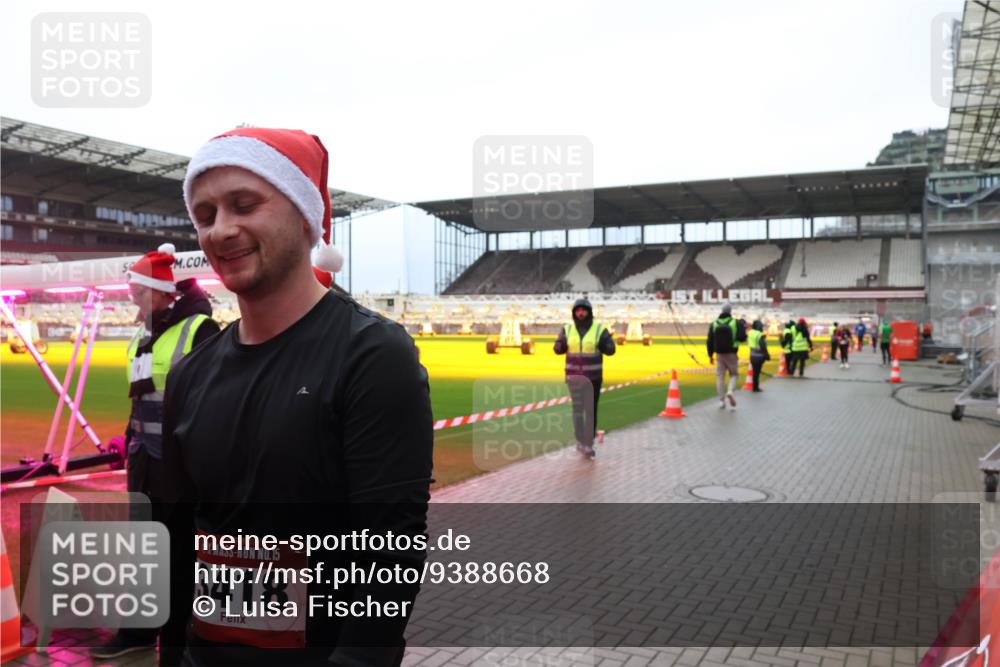 07.12.2025 - St. Pauli X-Mass-Run No. 15 Luisa Fischer http://msf.ph/oto/9388668 07.12.2025 11:55:55 Ziel 15, 3418, 299, 1131, 1132, 1448, 1535, 1657, 1720, 1835, 2671, 3611, 3991, 4013, 4785 meine-sportfotos.de