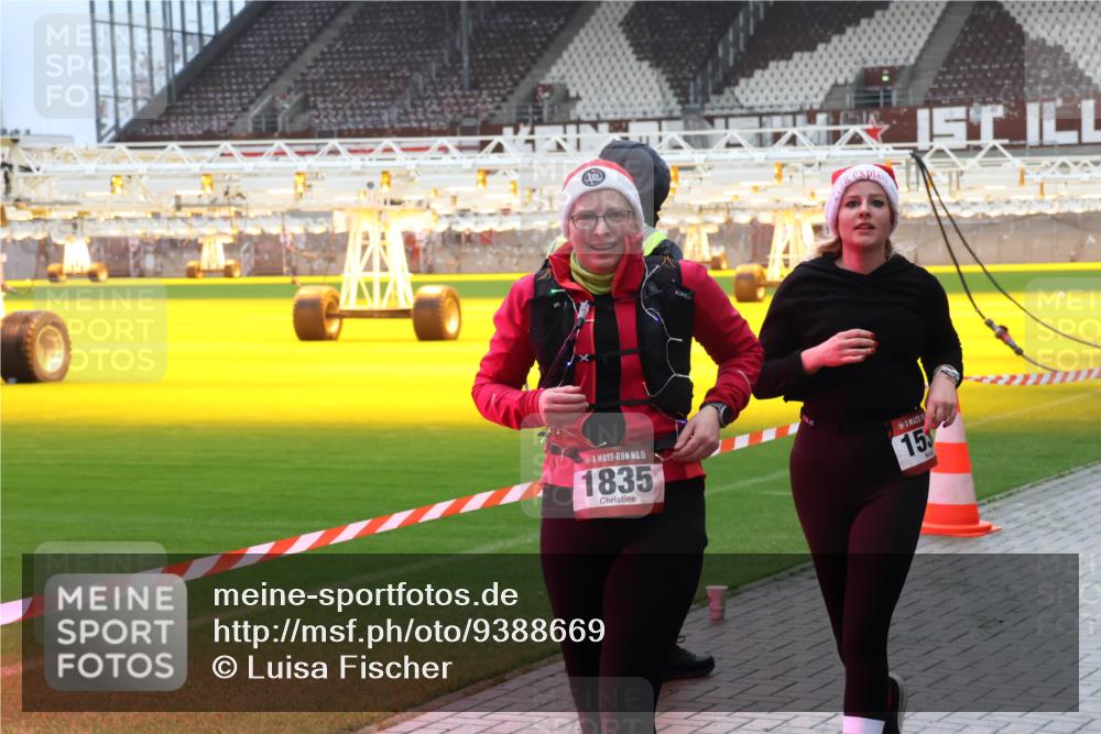 07.12.2025 - St. Pauli X-Mass-Run No. 15 Luisa Fischer http://msf.ph/oto/9388669 07.12.2025 11:56:07 Ziel 15, 1835, 15, 294, 299, 1042, 1131, 1132, 1448, 1535, 1720, 1835, 2077, 2094, 2671, 3611, 3991, 4013, 4785 meine-sportfotos.de