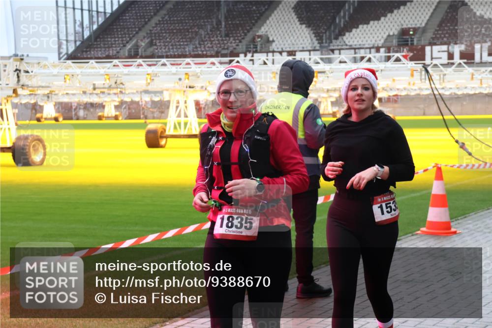 07.12.2025 - St. Pauli X-Mass-Run No. 15 Luisa Fischer http://msf.ph/oto/9388670 07.12.2025 11:56:08 Ziel 15, 1835, 153, 294, 299, 1042, 1131, 1132, 1448, 1535, 1720, 1835, 2077, 2094, 2671, 3611, 3802, 3991, 4013, 4785 meine-sportfotos.de
