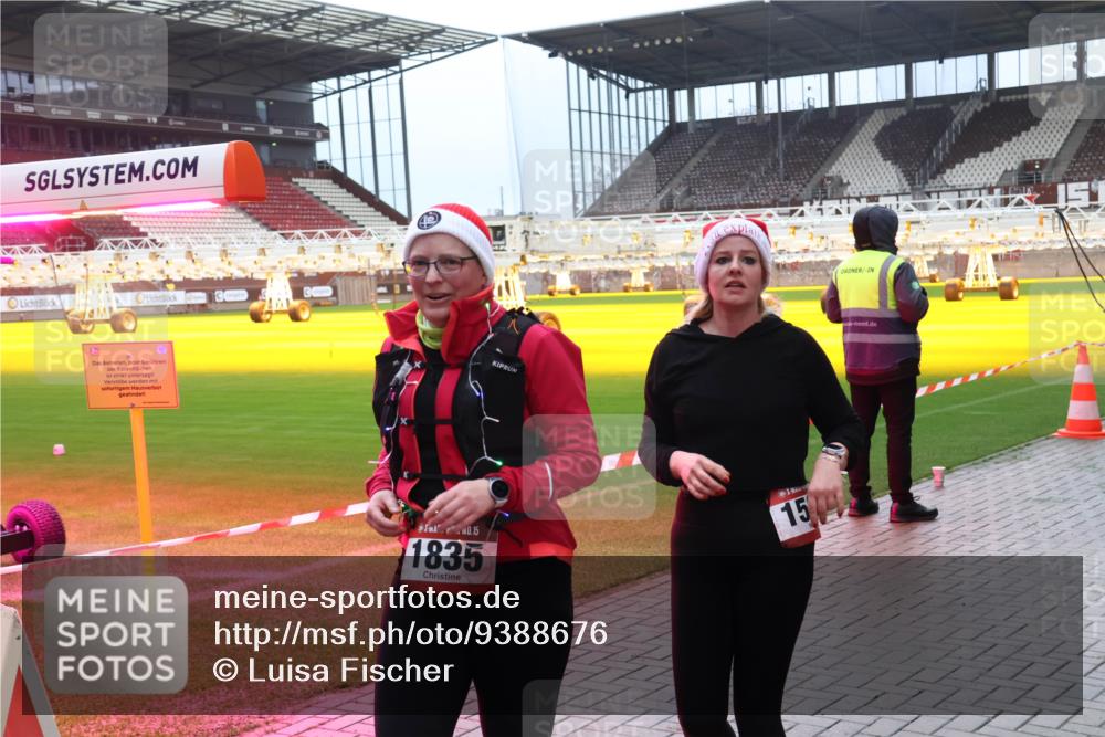07.12.2025 - St. Pauli X-Mass-Run No. 15 Luisa Fischer http://msf.ph/oto/9388676 07.12.2025 11:56:09 Ziel 0, 15, 1835, 1572, 294, 299, 1042, 1131, 1132, 1448, 1535, 1720, 1835, 2077, 2094, 2671, 3611, 3802, 3991, 4013, 4785 meine-sportfotos.de